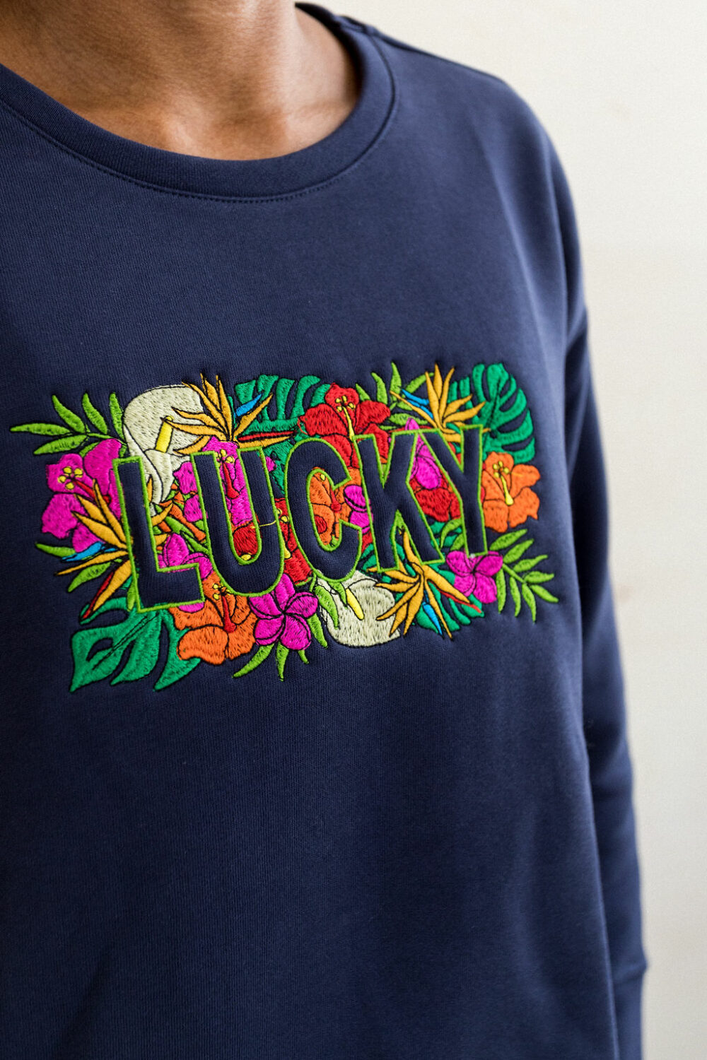 Sweat brodé message Lucky floral