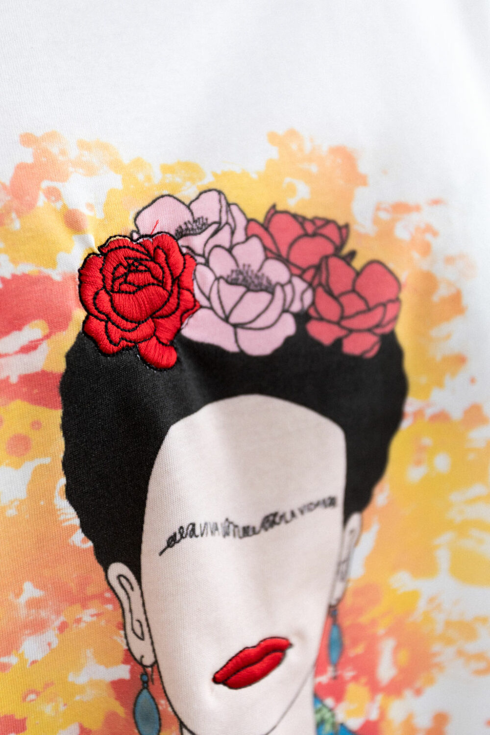 Tee-shirt brodé imprimé Frida Kahlo
