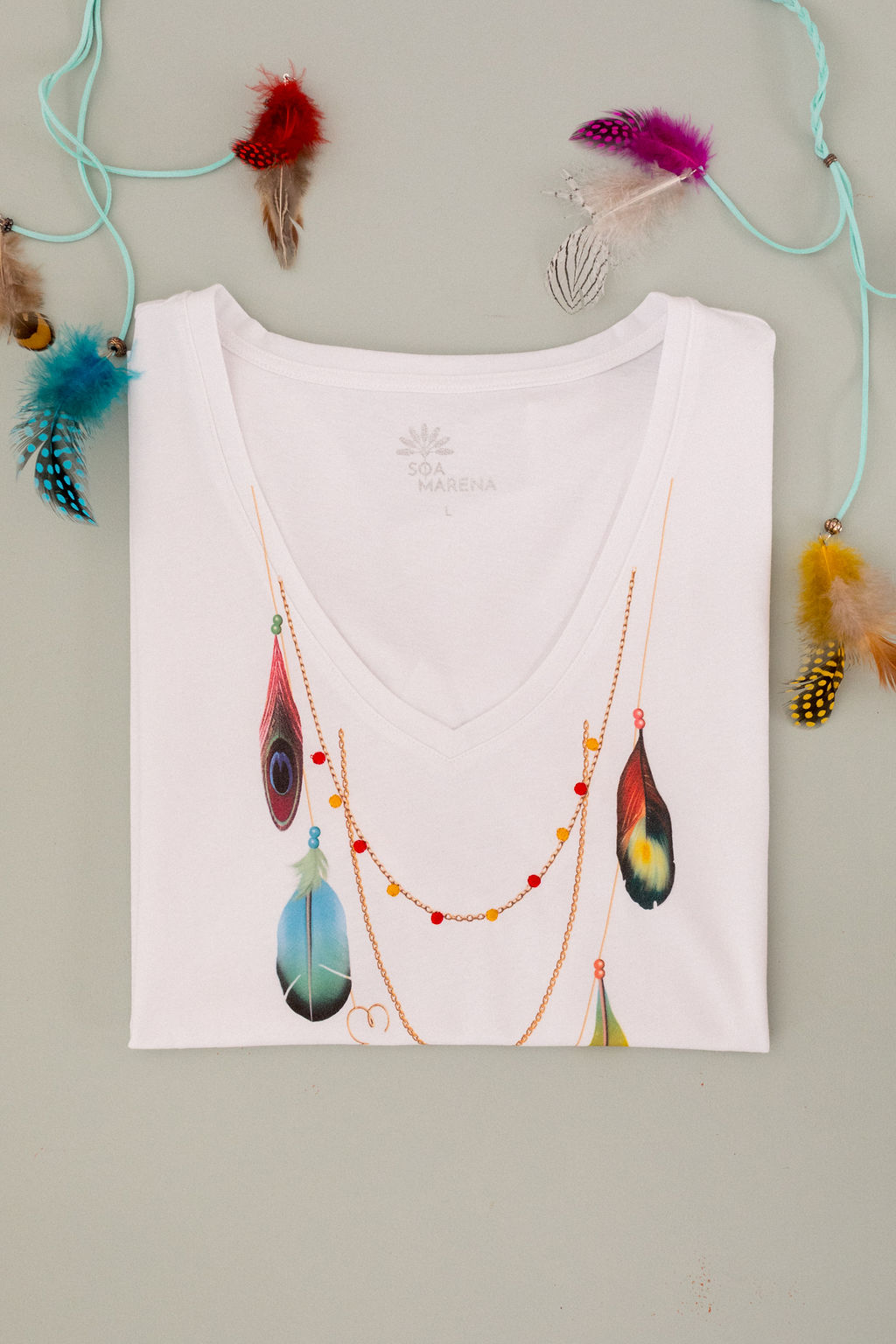 Tee-shirt brodé collier en trompe-l'oeil Bonheur