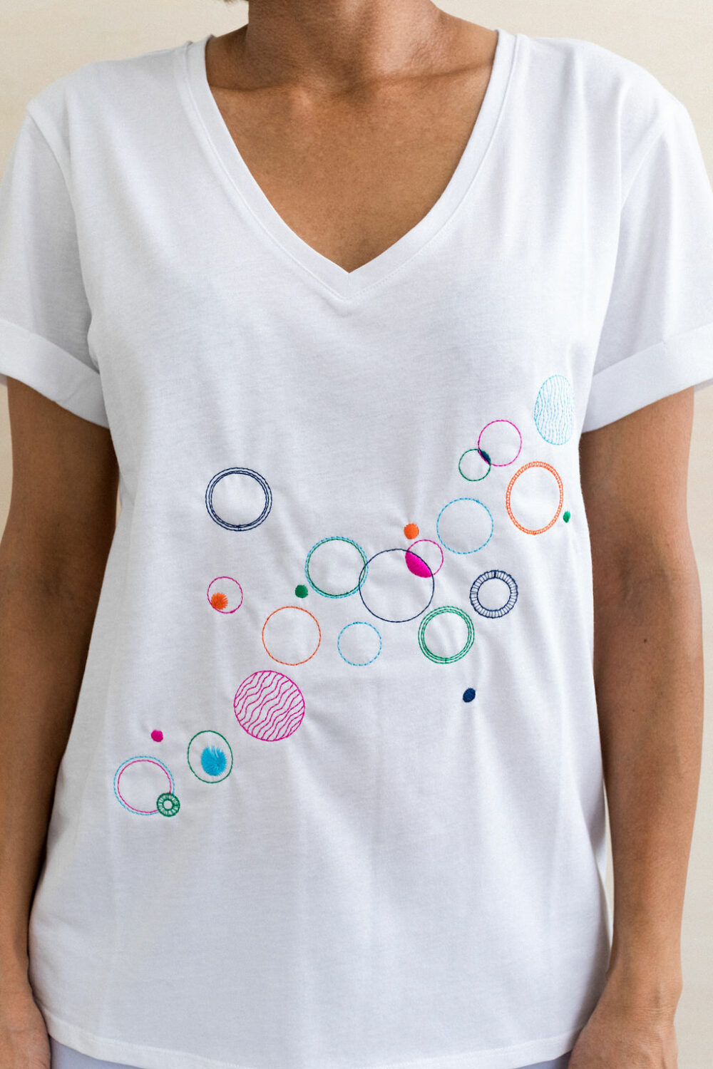 Tee-shirt brodé bulles graphiques 100% coton bio colori blanc