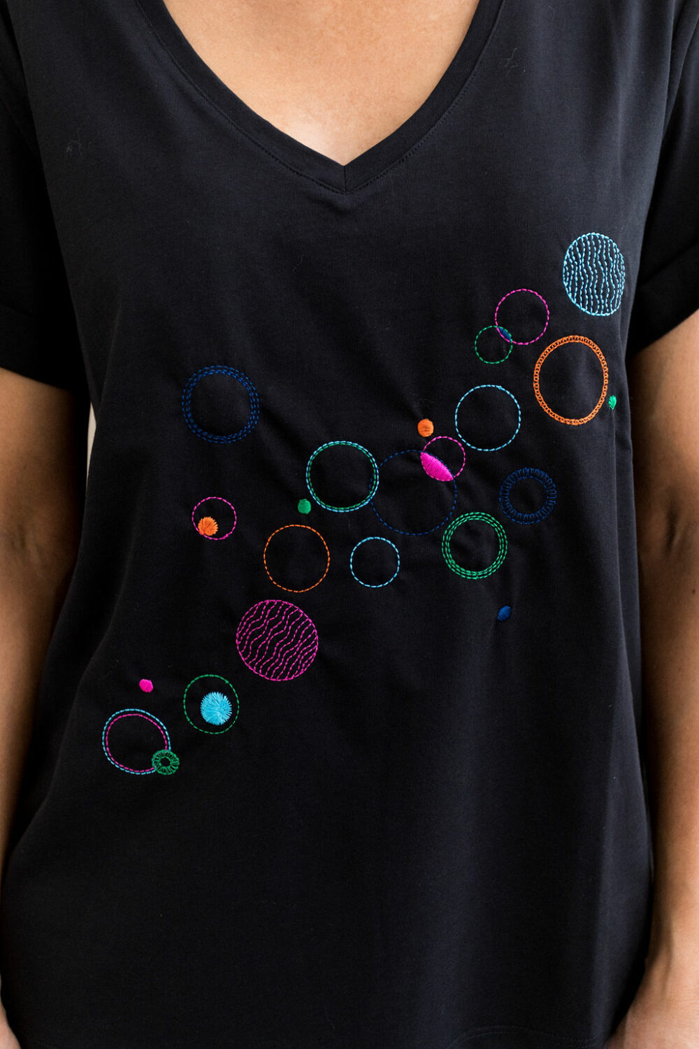 Tee-shirt brodé bulles graphiques 100% coton bio colori noir