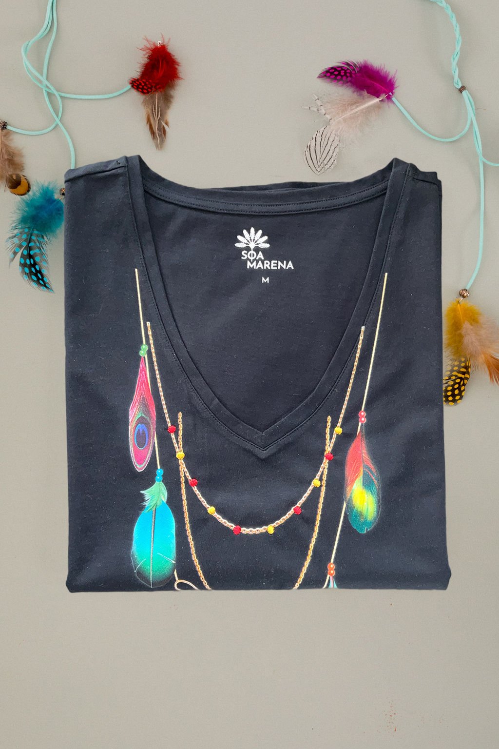 Tee-shirt brodé colliers trompe-l'oeil Evasion 100% coton bio col V manches courtes colori noir
